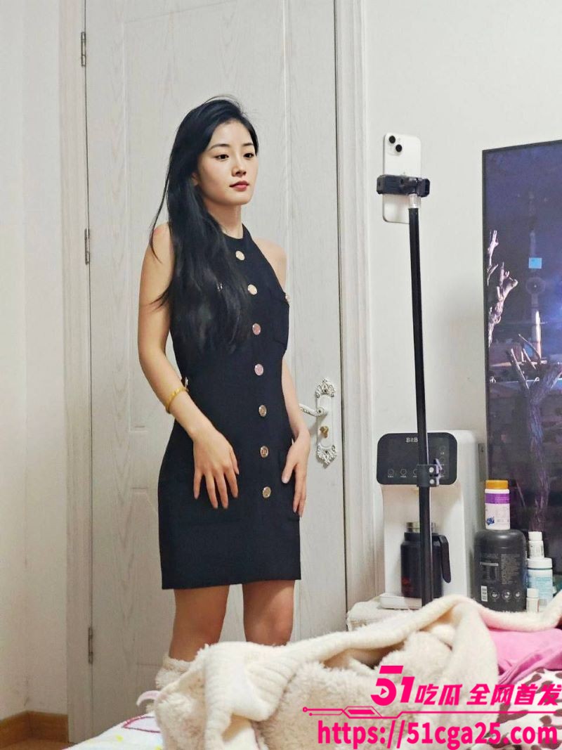反差大学生瑶瑶给男友拍摄大尺度视频 3