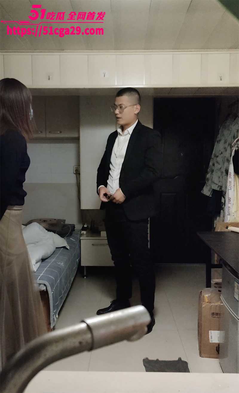 南京阿红事件 西装哥 外表斯文实则无比的狂野 抱起红姐一顿猛操 差点都顶飞啦！