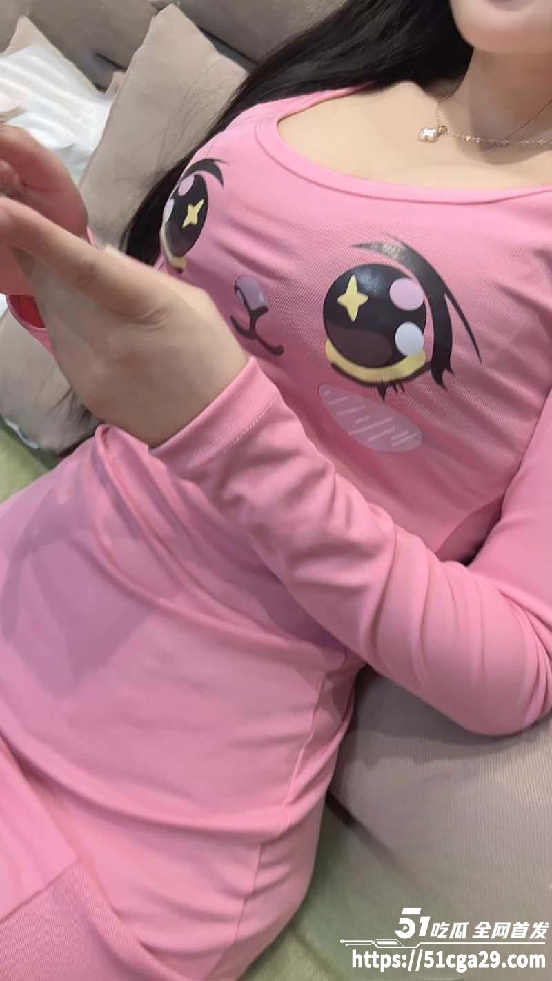 海角大神奶子即正义暴操粉衣少妇01