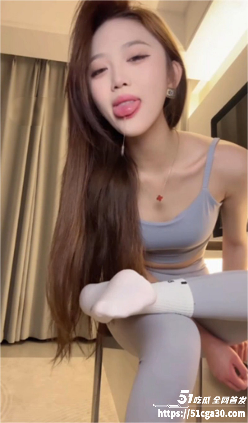 调教女王车模伊唾液滴足淫语挑逗05 调教女王车模伊唾液滴足淫语挑逗05