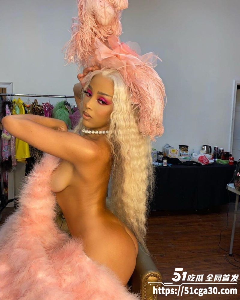 美国说唱歌手Doja Cat纽约出席活动身着透视装 4 美国说唱歌手Doja Cat纽约出席活动身着透视装 4