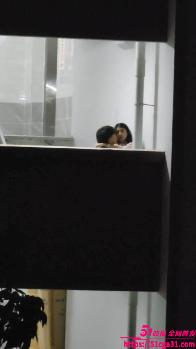 教学楼情侣激情互啃被直播 2 教学楼情侣激情互啃被直播 2