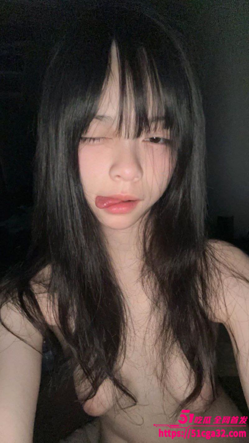 舞蹈学院学生妹自拍展示嫩乳 2 舞蹈学院学生妹自拍展示嫩乳 2