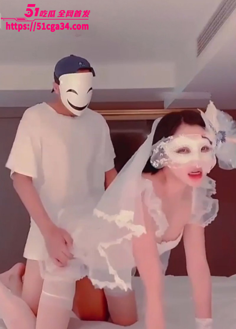 淫乱女神Lisa化身婚纱新娘足交性爱05