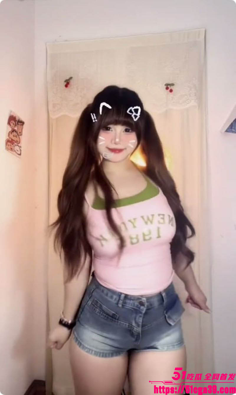 快手巨乳女大学生疯狂小豹定制全裸抖奶 4 快手巨乳女大学生疯狂小豹定制全裸抖奶 4