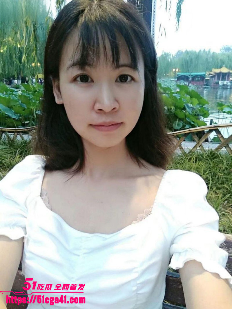 公立学校教师侯萌萌展示极品大奶头02