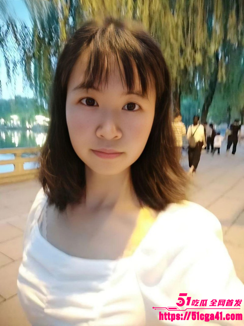 公立学校教师侯萌萌展示极品大奶头03