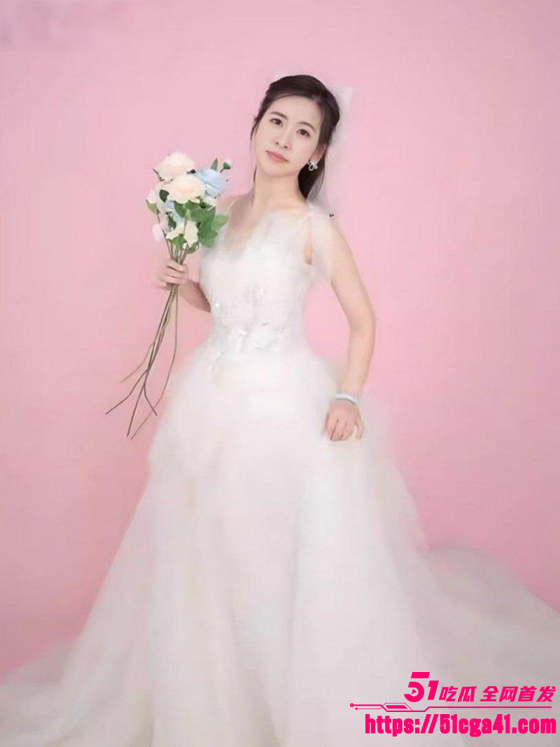 公立学校教师侯萌萌展示极品大奶头05