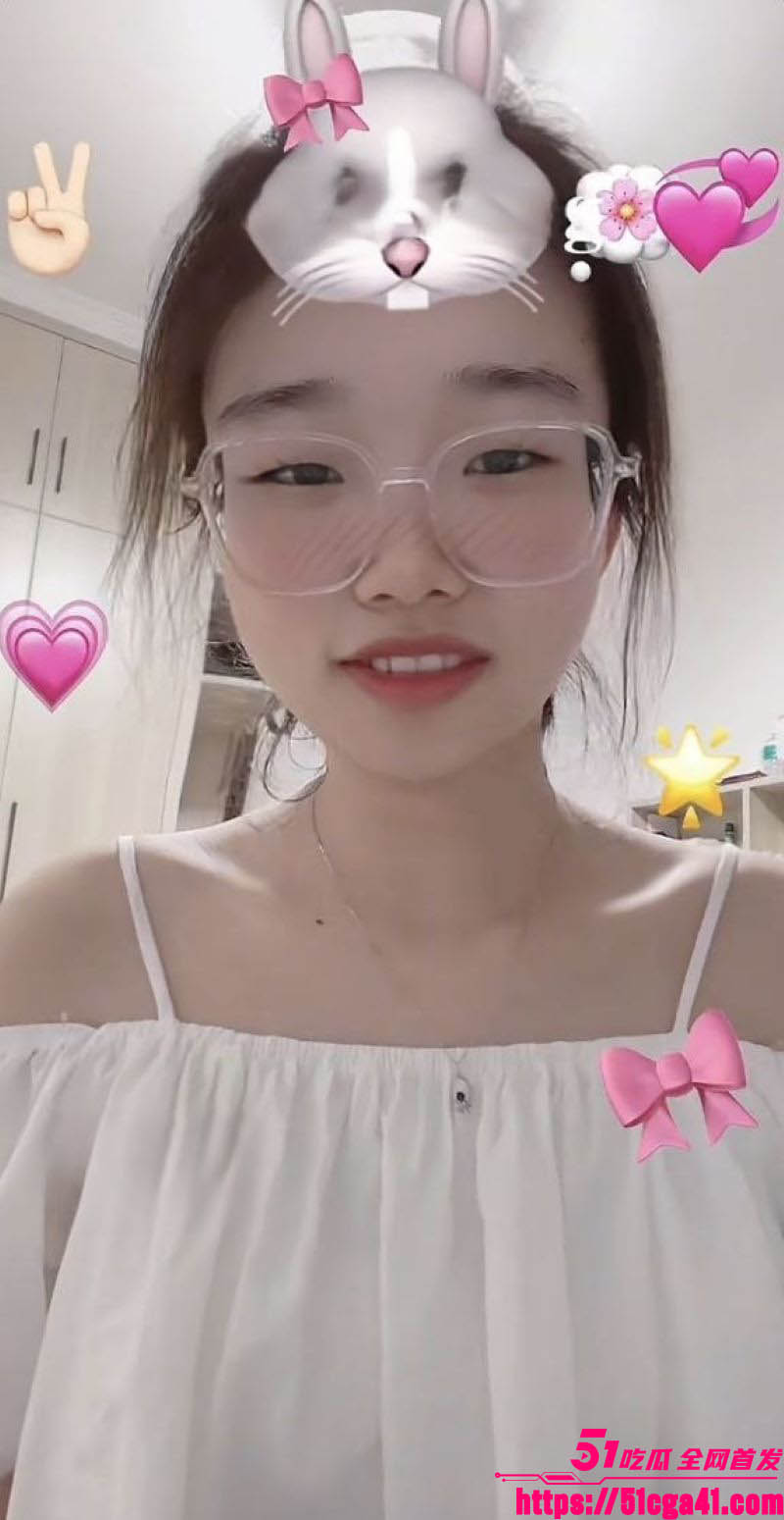 鹰潭眼镜妹孙萌洗澡视频泄露 1 鹰潭眼镜妹孙萌洗澡视频泄露 1