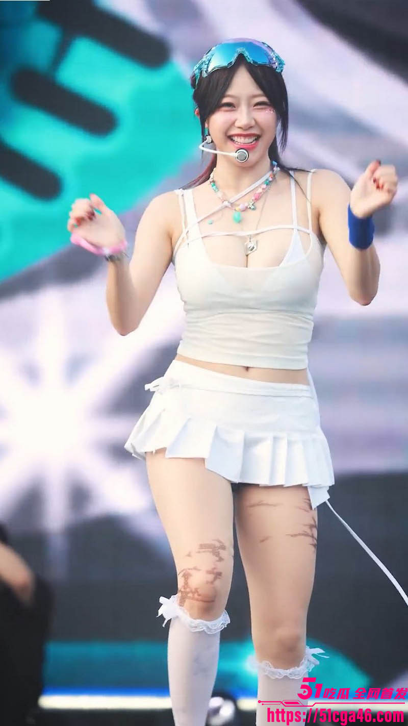 韩国超人气女团成员JEEWON露奶视频流出 1