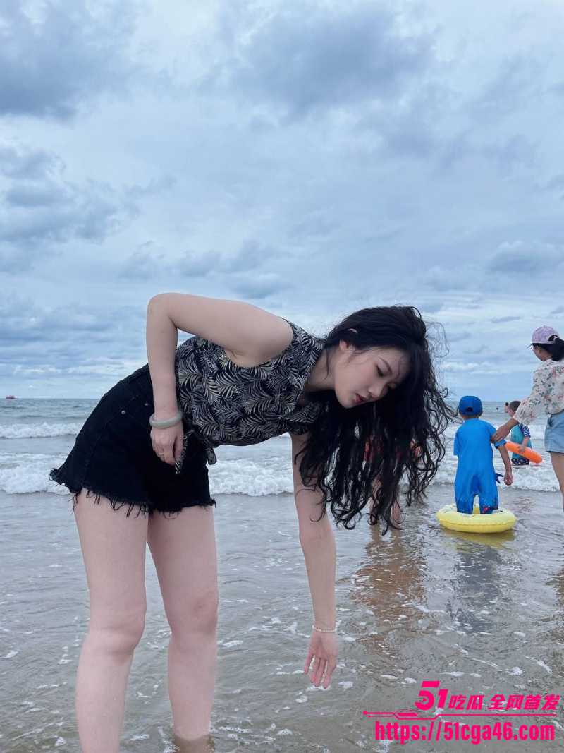 11四眼学生妹 私下跪舔鸡鸡 1