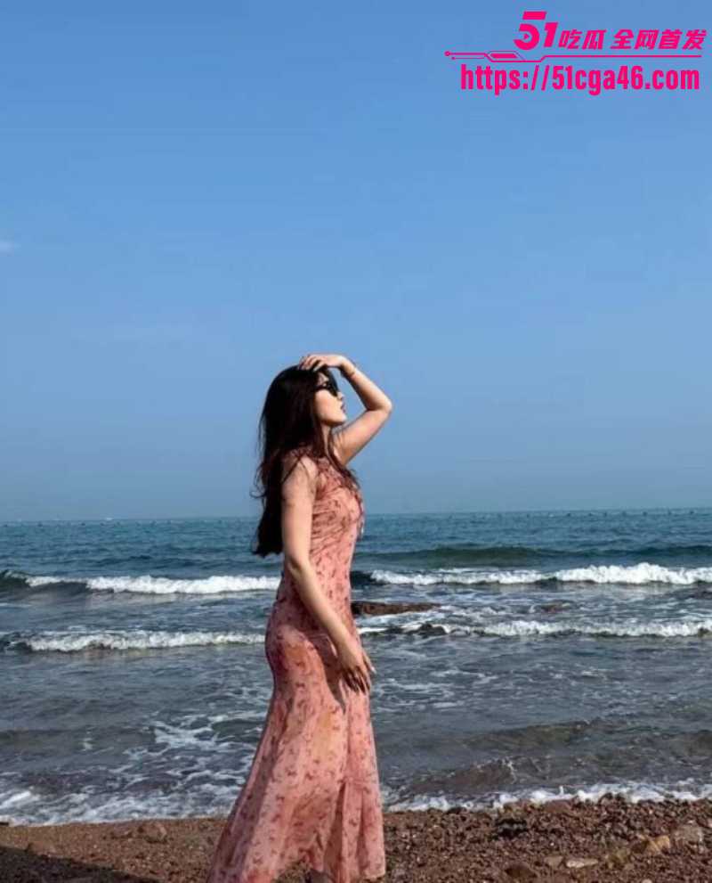 11四眼学生妹 私下跪舔鸡鸡 3