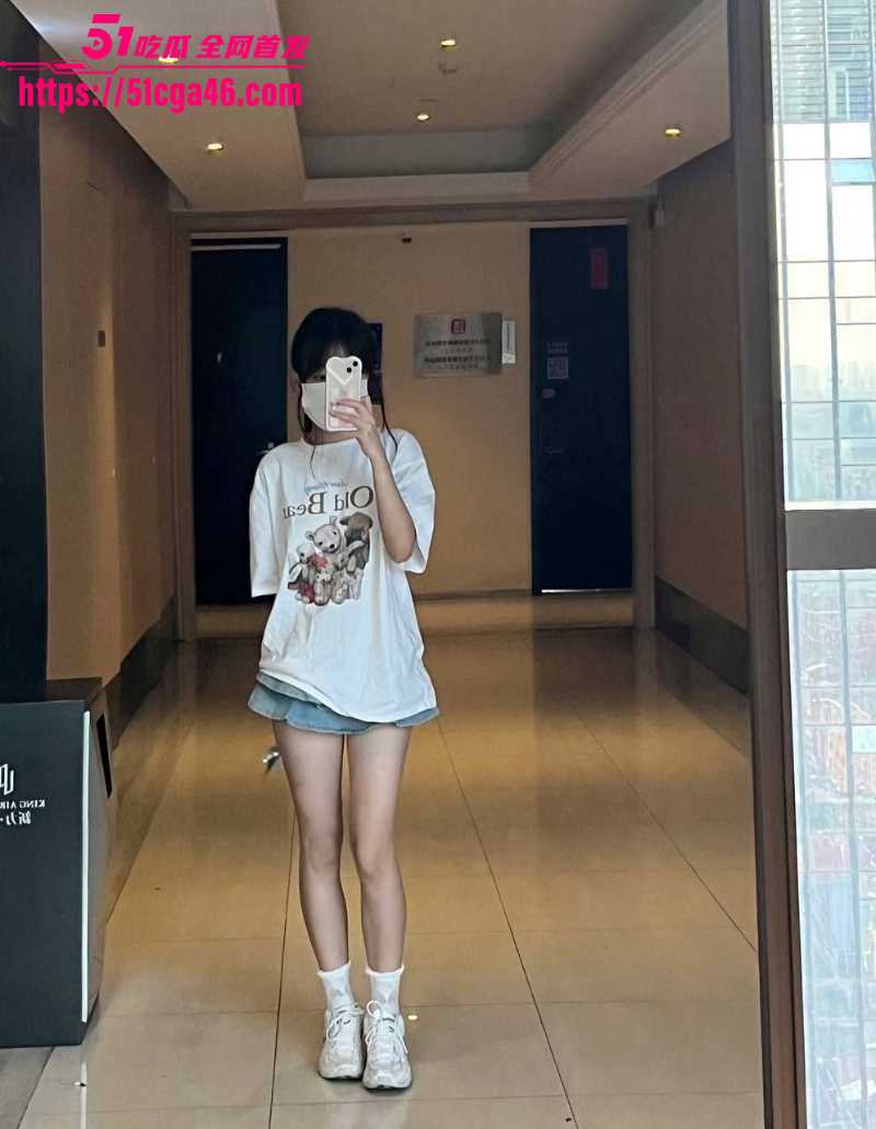 11四眼学生妹 私下跪舔鸡鸡 4