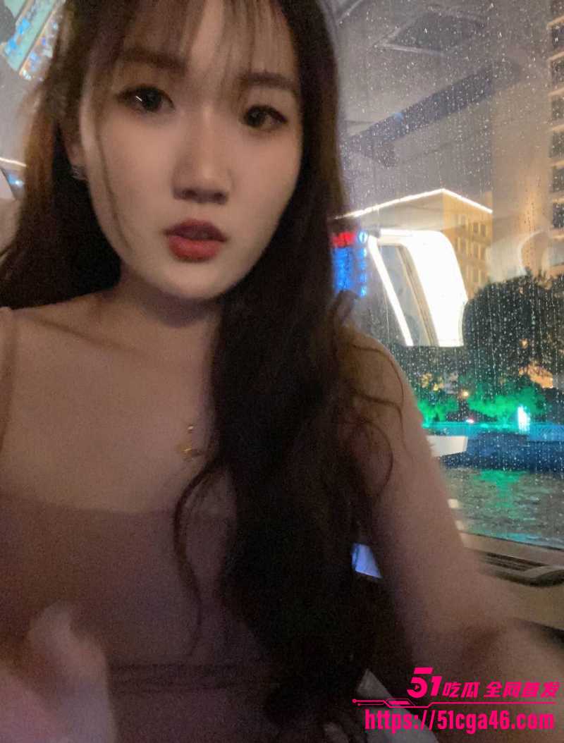 11四眼学生妹 私下跪舔鸡鸡 5