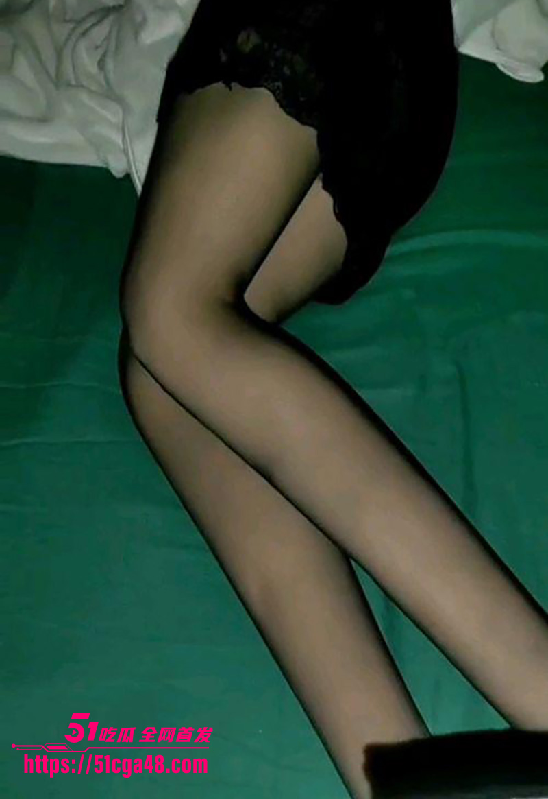 海角乱伦大神 我的妈妈是脚模2 海角乱伦大神 我的妈妈是脚模2