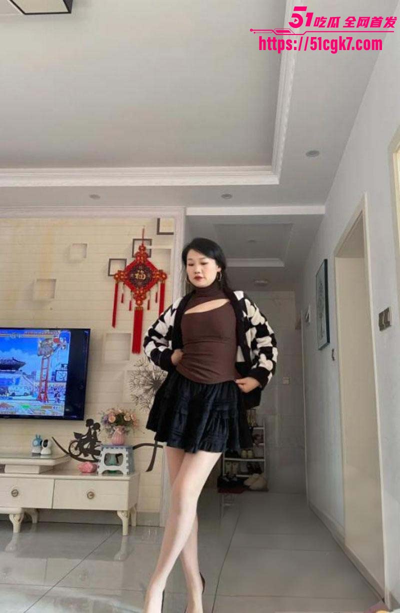 妈妈的味道与性感干妈打晨炮01 妈妈的味道与性感干妈打晨炮01