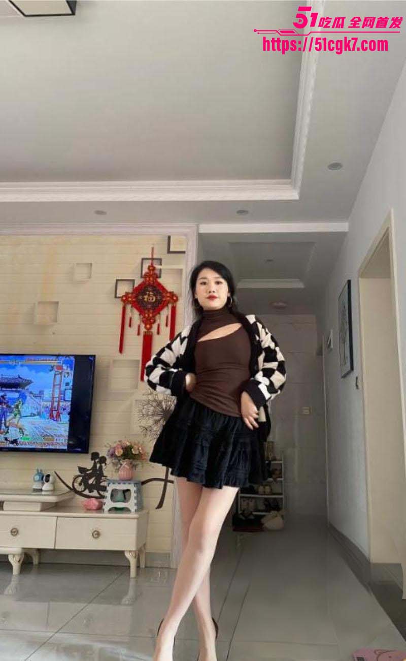 妈妈的味道与性感干妈打晨炮02 妈妈的味道与性感干妈打晨炮02