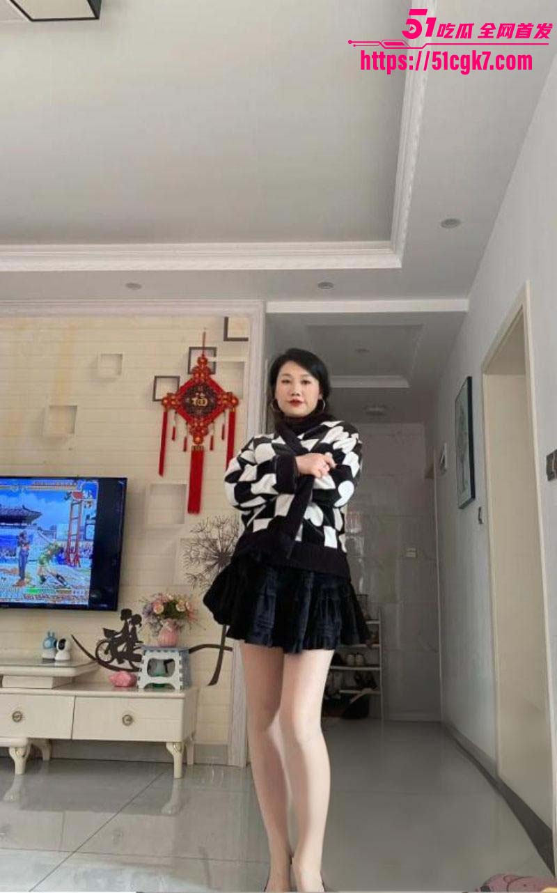 妈妈的味道与性感干妈打晨炮03 妈妈的味道与性感干妈打晨炮03