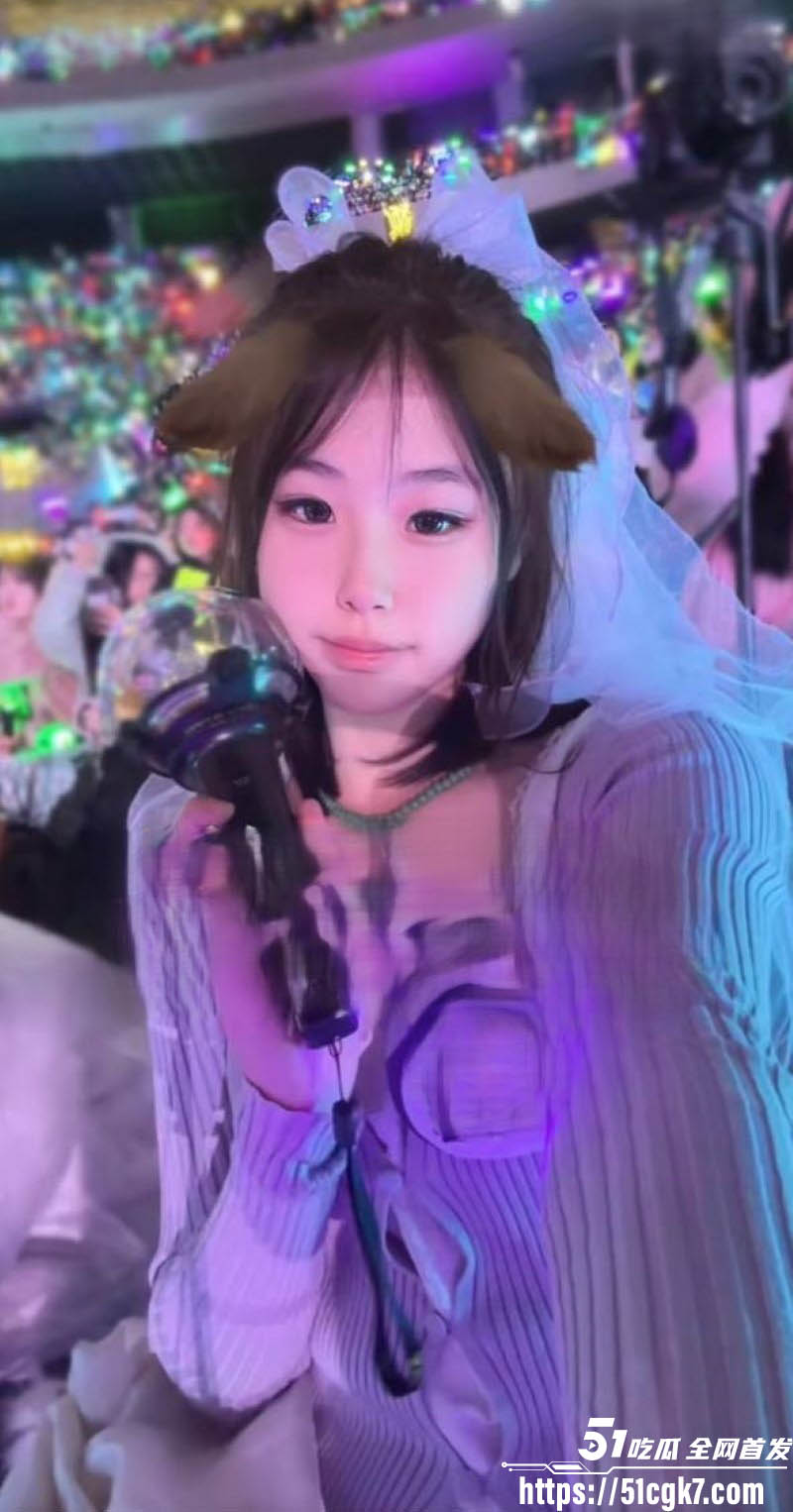 时代少年团马嘉祺女粉现场泪崩求爱为补偿竟次日激情做爱 3 时代少年团马嘉祺女粉现场泪崩求爱为补偿竟次日激情做爱 3