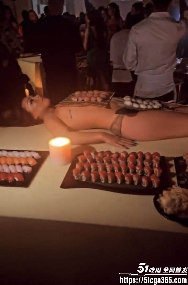 侃爷生日宴带12岁女儿参加人体宴盛会 10 侃爷生日宴带12岁女儿参加人体宴盛会 10