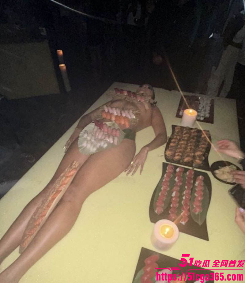 侃爷生日宴带12岁女儿参加人体宴盛会 7 侃爷生日宴带12岁女儿参加人体宴盛会 7