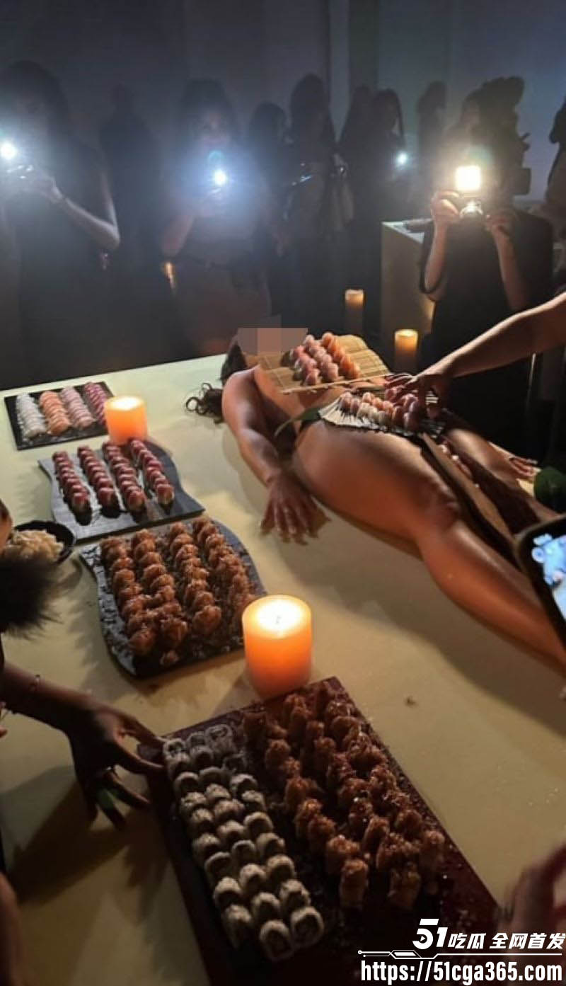 侃爷生日宴带12岁女儿参加人体宴盛会 8 侃爷生日宴带12岁女儿参加人体宴盛会 8