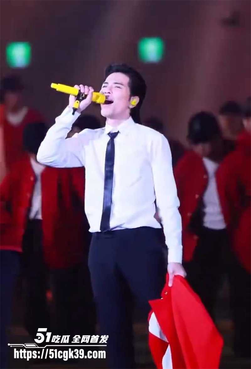 萧敬腾演出唱《王妃》外裤突然崩裂视频曝光2拷贝 萧敬腾演出唱《王妃》外裤突然崩裂视频曝光2拷贝