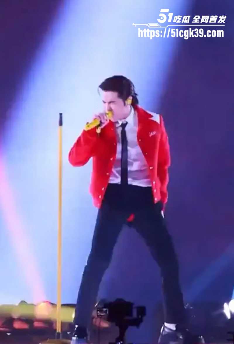 萧敬腾演出唱《王妃》外裤突然崩裂视频曝光3拷贝 萧敬腾演出唱《王妃》外裤突然崩裂视频曝光3拷贝