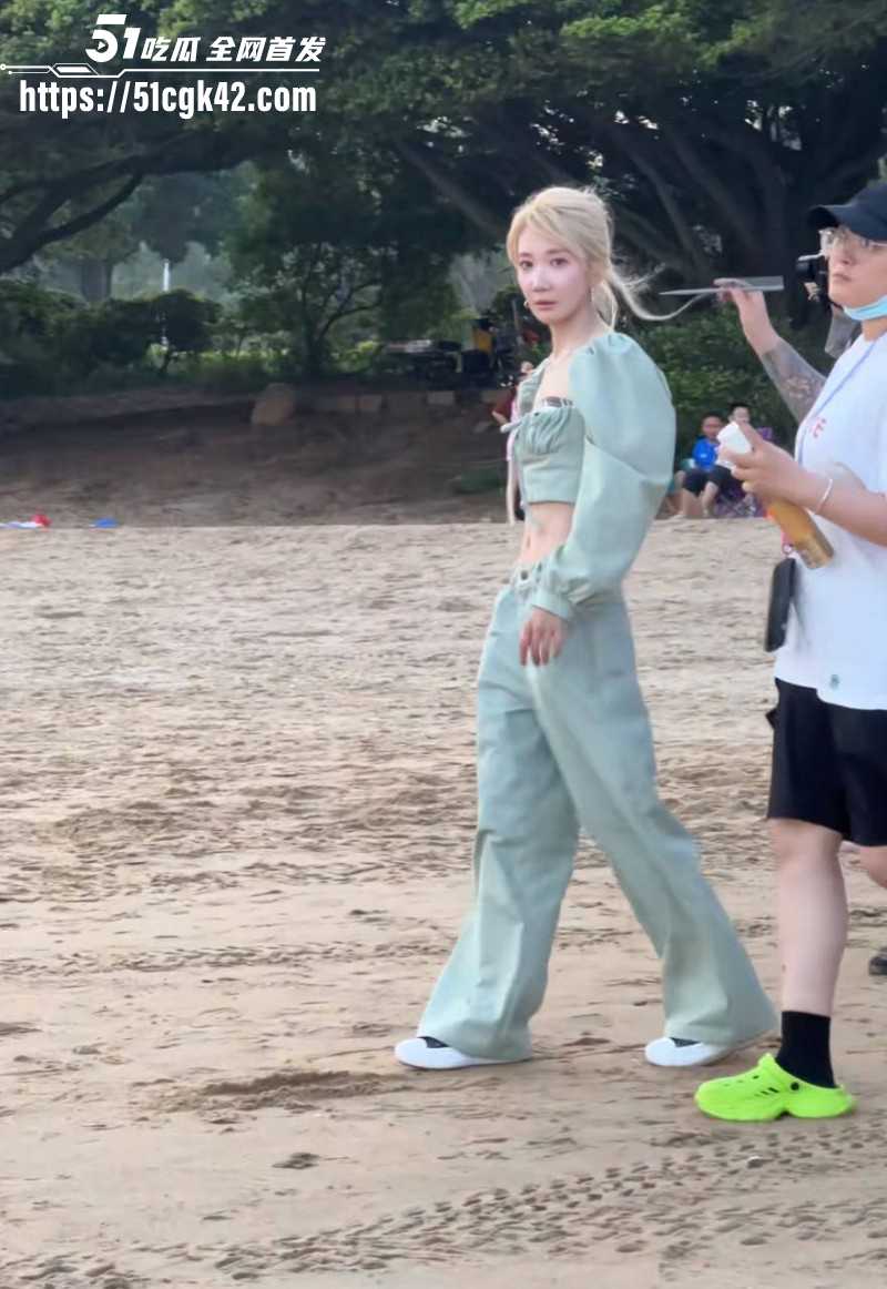 中国有嘻哈总导演车澈与乃万酒店开房011 中国有嘻哈总导演车澈与乃万酒店开房011