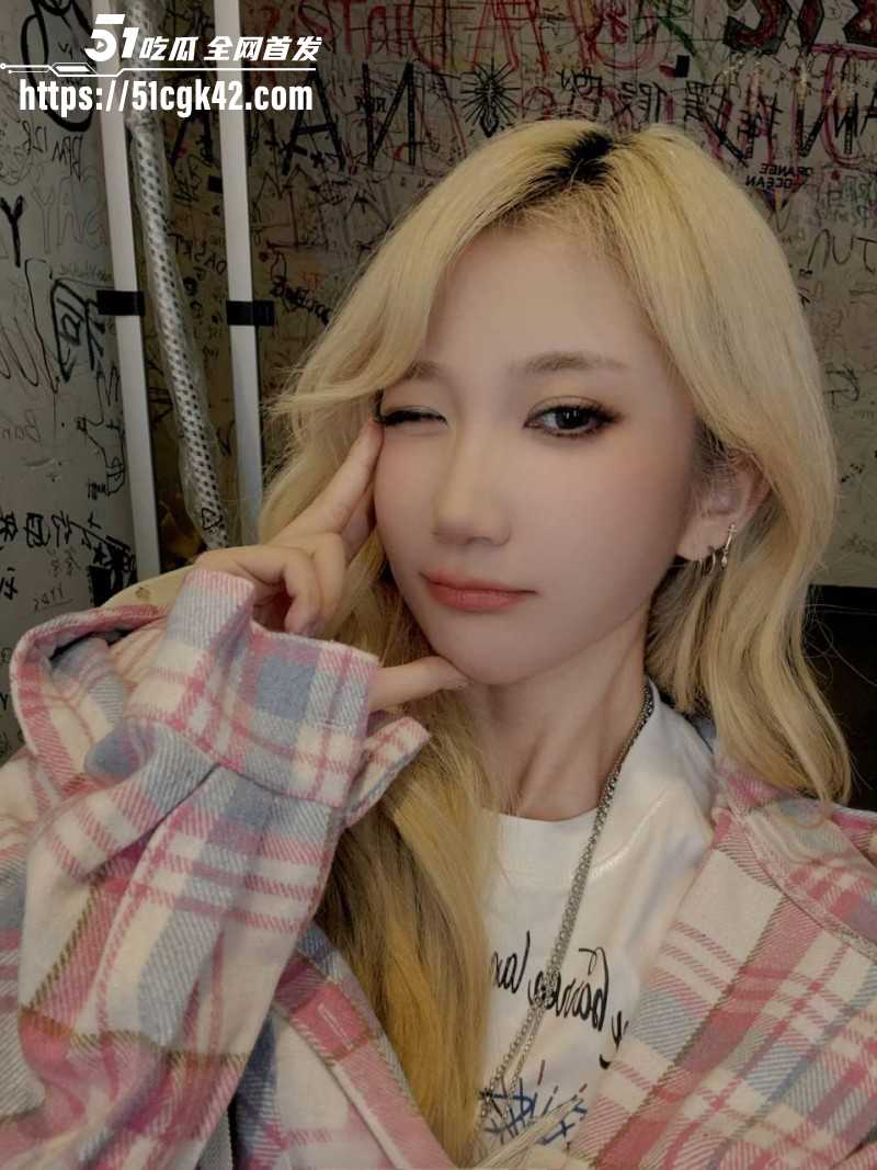 中国有嘻哈总导演车澈与乃万酒店开房012 中国有嘻哈总导演车澈与乃万酒店开房012