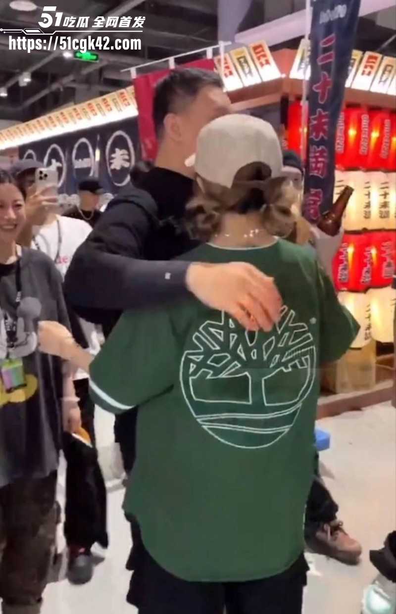 中国有嘻哈总导演车澈与乃万酒店开房016 中国有嘻哈总导演车澈与乃万酒店开房016