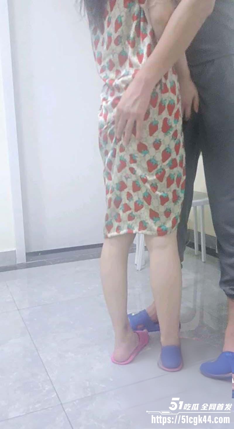 海角小涛桌子上暴操妈妈09