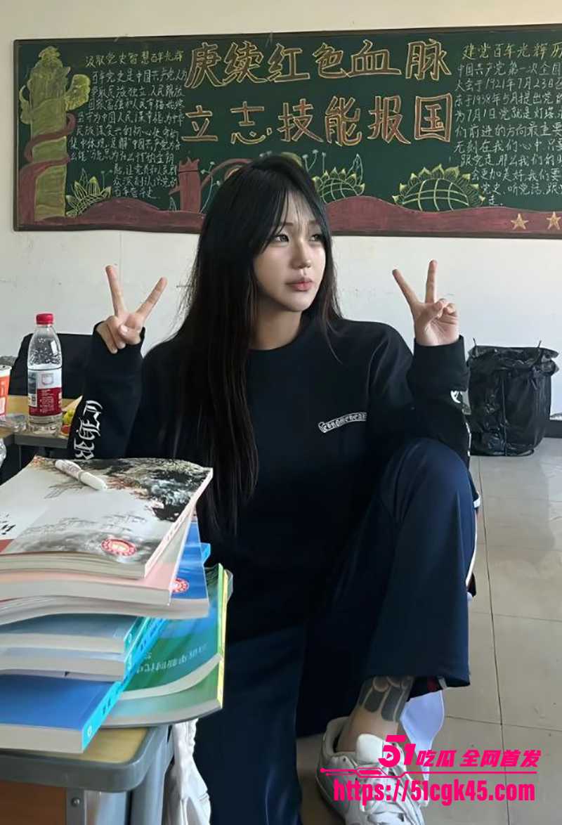 吉林高颜值花腿小妹赵嘉怡户外露出调教视频流出2拷贝