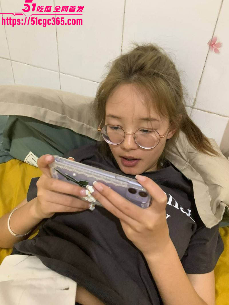 广东深圳小情侣出租屋性爱流出 5