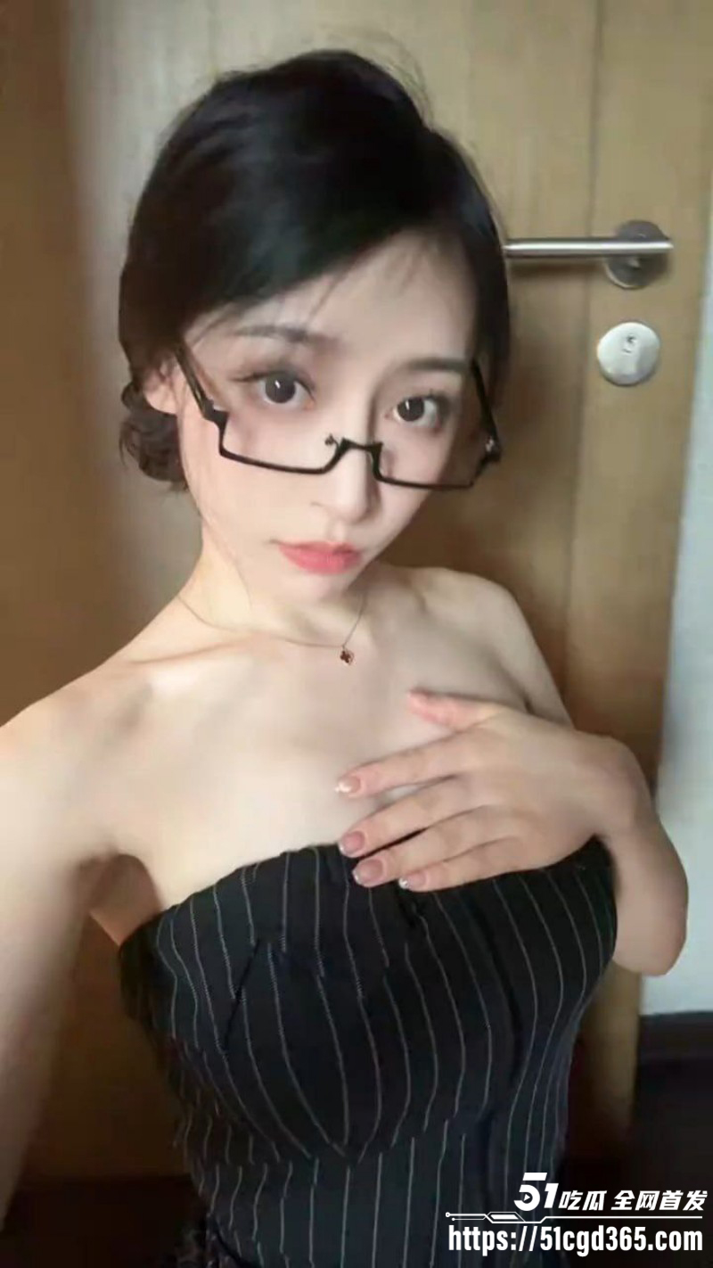 杭州外国语学院张怡再曝性爱视频03 杭州外国语学院张怡再曝性爱视频03