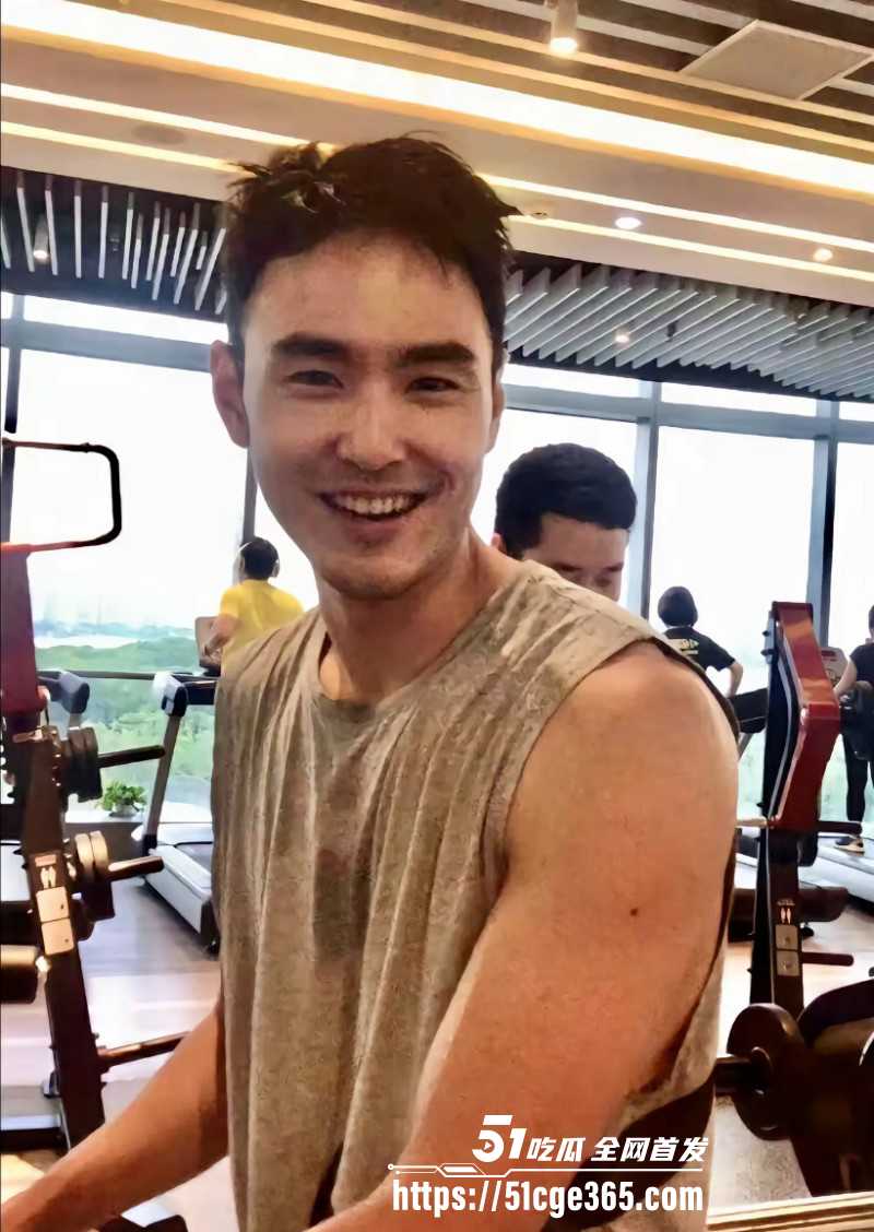 阮经天被曝与小20岁女友交往一年08 阮经天被曝与小20岁女友交往一年08