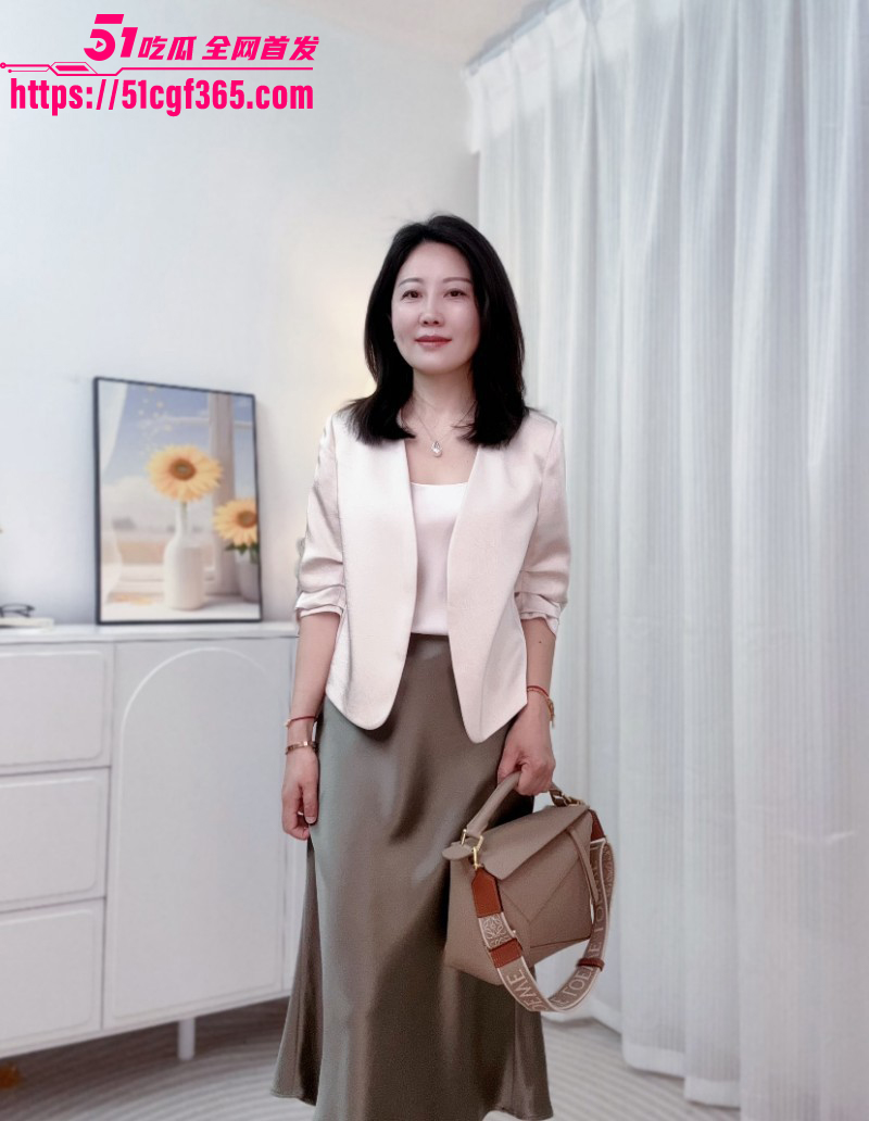 善良的小嫂子在阳痿哥哥旁操嫂子03