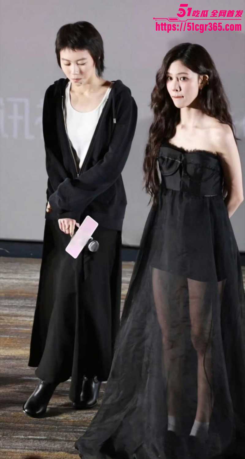 窦靖童宋妍霏女同性爱视频017