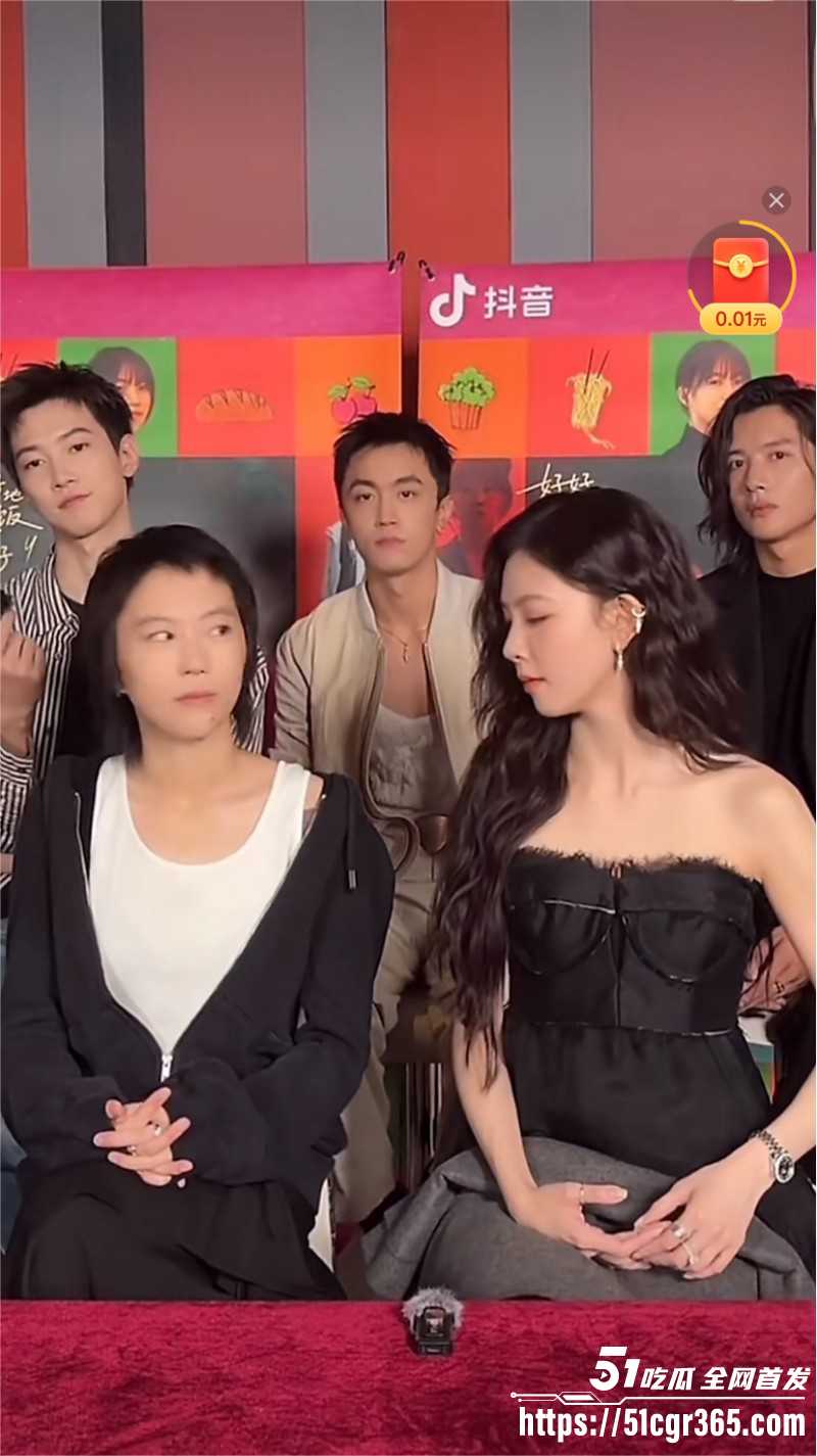 窦靖童宋妍霏女同性爱视频021