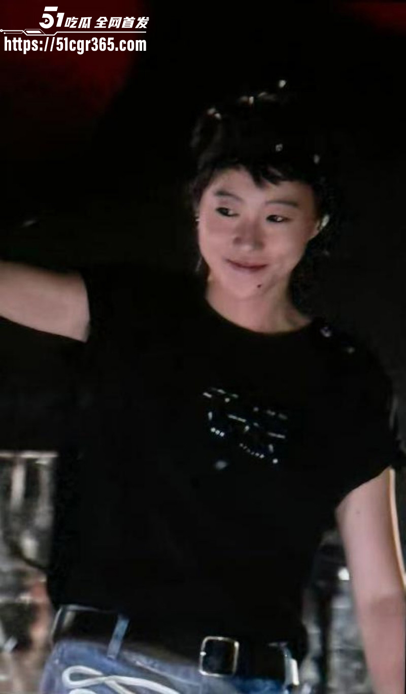 窦靖童宋妍霏女同性爱视频07