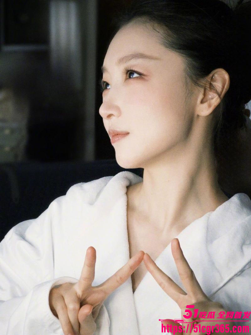 周冬雨VOGUE红毯惊艳翻车 1