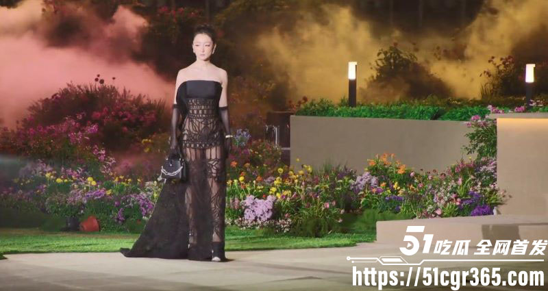 周冬雨VOGUE红毯惊艳翻车 4