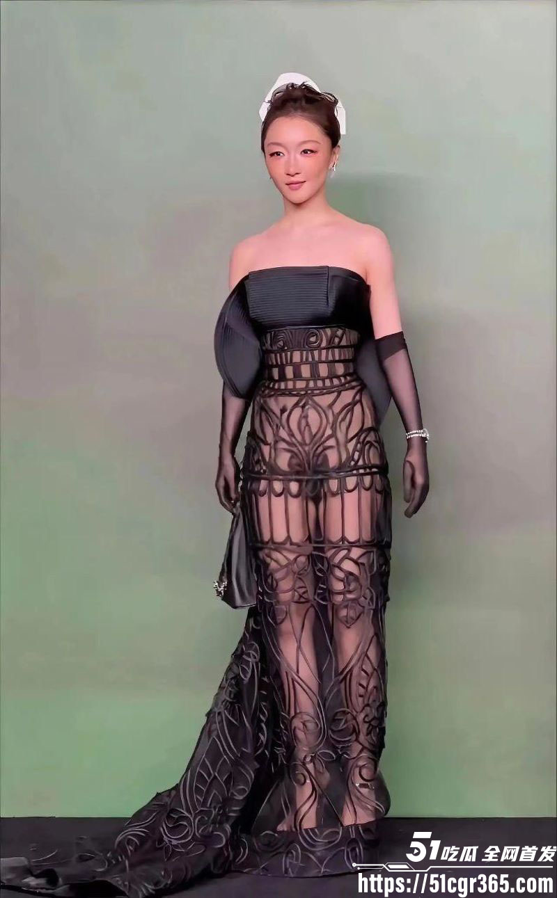 周冬雨VOGUE红毯惊艳翻车 5