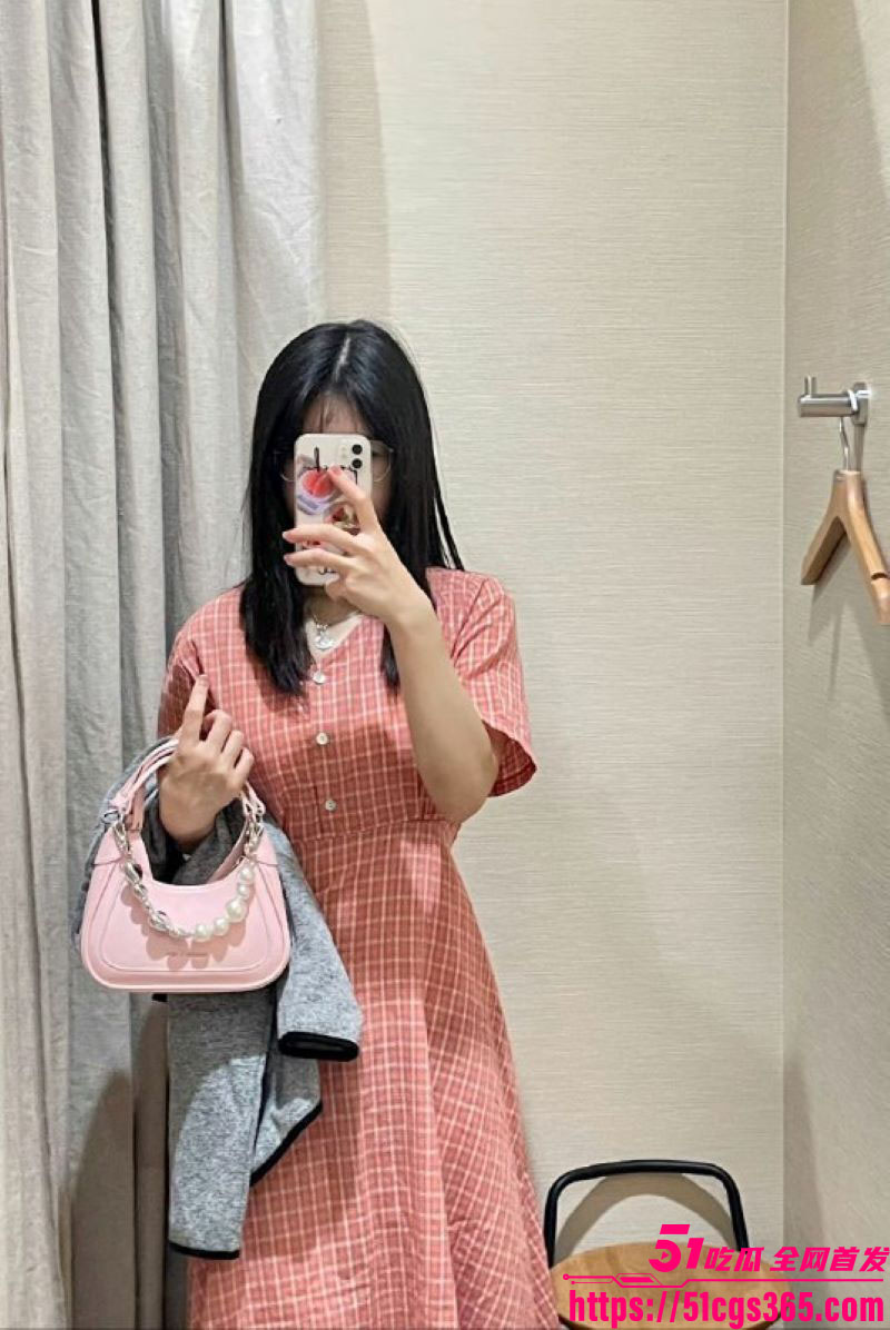 广东大一学生妹 丁雨婷 下海卖淫 为还贷被金主肆意玩弄 娇小身材被多体位猛怼骚穴 高潮尖叫！