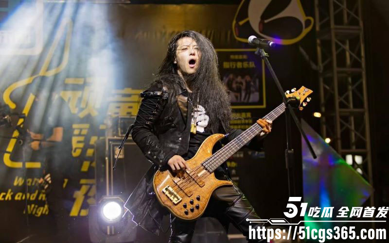 乌兰图雅婚内出轨贝斯手郝梓杰 5