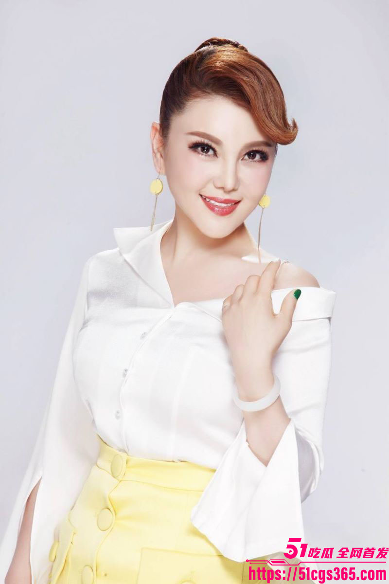 乌兰图雅婚内出轨贝斯手郝梓杰 6