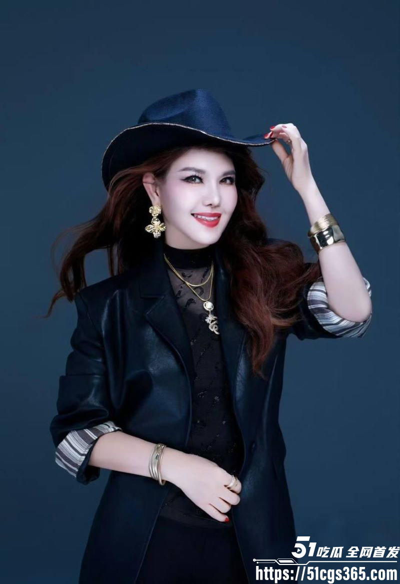 乌兰图雅婚内出轨贝斯手郝梓杰 8