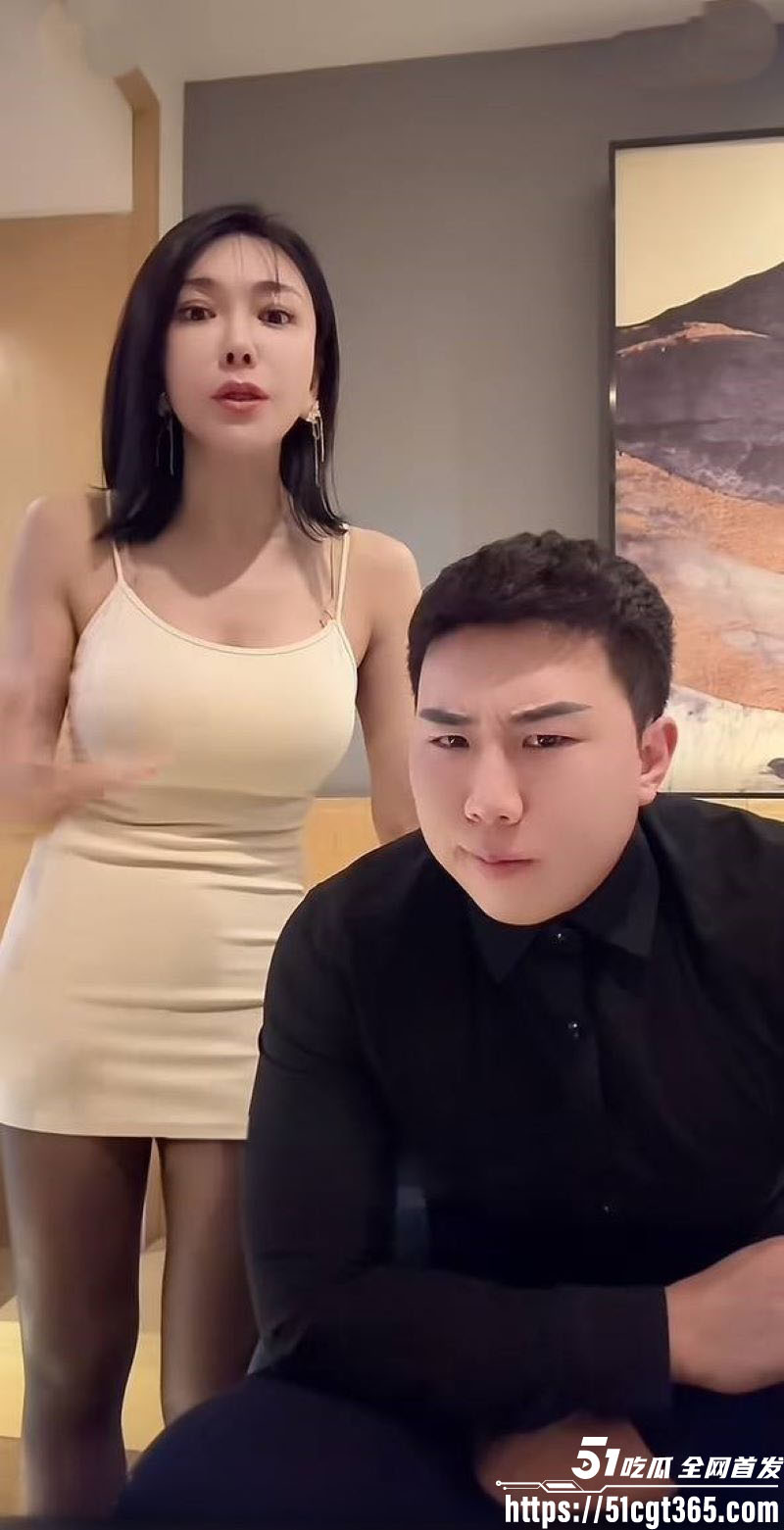 中国奇葩艳星龚玥菲酒店一对一裸聊 6