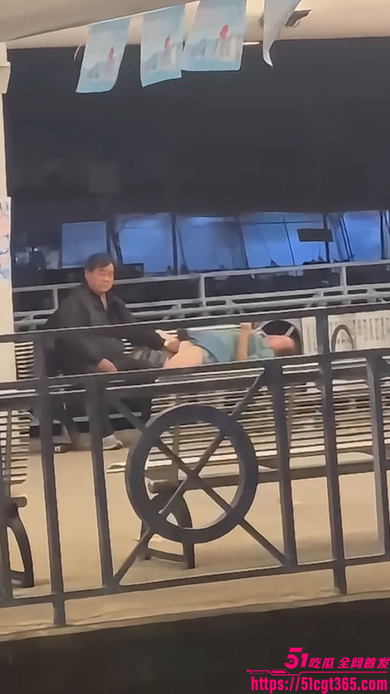 长洲码头六旬老人活春宫被捕 2