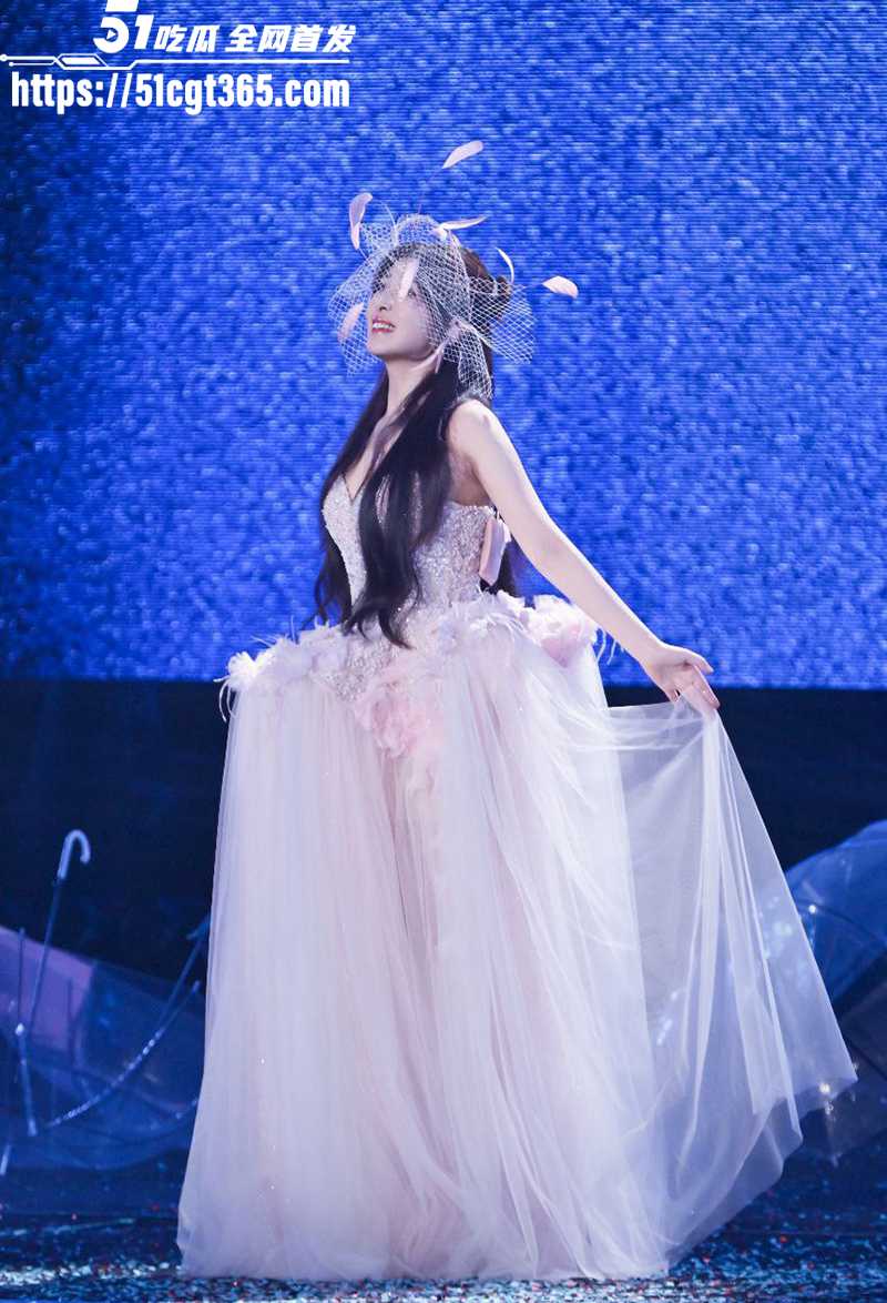 张含韵上海演唱会AI变脸性爱视频流出4拷贝